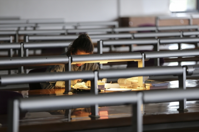 Milli Kütüphane kapılarını okuyucuya açtı